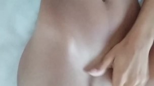 18 YEAR OLD MASTURBATION CLOSE UP WHILE MOANING