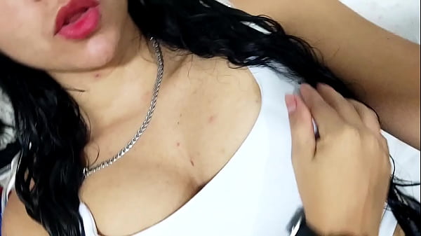 me masturbo el coño con el short