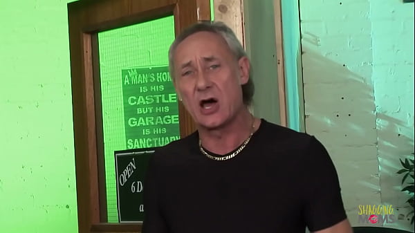 Race skanks have foursome sex with two dudes at the same time