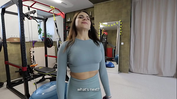 Трахнул сисястую клиентку прямо в спортзале