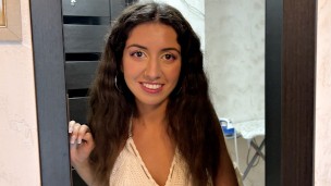 Наглая соседка ворвалась ко мне в дом, сняла трусики и …