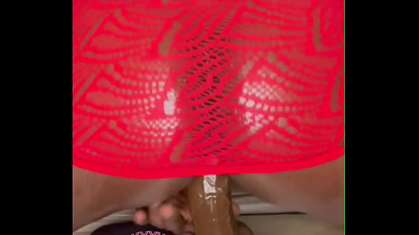 riding & squirting with oiled up ass