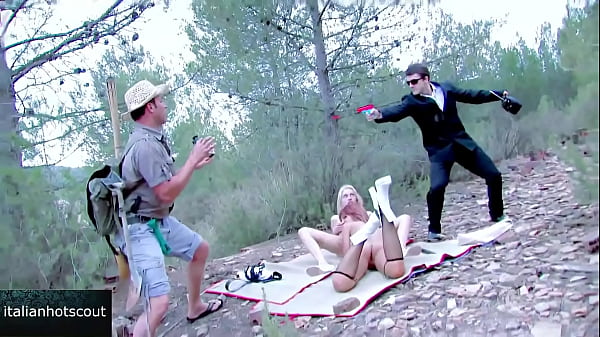 Foursome – two beautiful sluts are discovered and fucked by two males