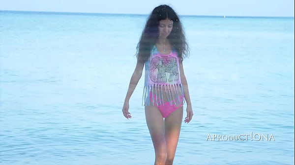 What Katty does on Maldivian beach
