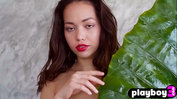 All natural petite Asian teen Kit Rysha shows beauty of her perfect body