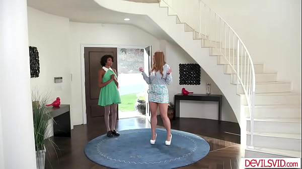 Big tits sales agent letting client fuck and make her squirt