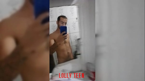 FUI TOMAR BANHO COM O BOY E APROVEITEI PRA FAZER UM BOQUETE GOSTOSO NELE