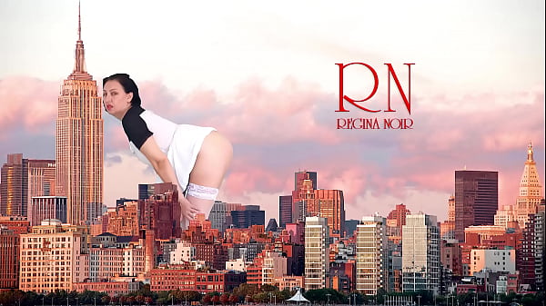 Wow! A giant lady without panties walks around the city. She’s as tall as King Kong! Amazing show of a giantess! 2