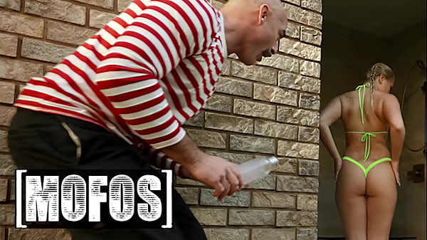 Charles Dera Watches Harley King’s Rubbing Soap On Her Ass And Becomes So Horny To Fuck Her – MOFOS