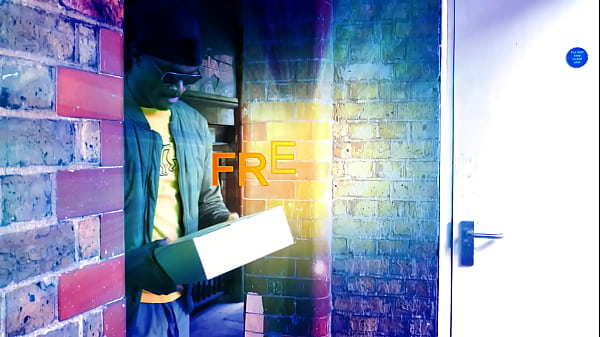 DELIVERY GUY BANG HOT MILF AND DROP A HUGE CUMLOAD ALL OVER HER FACE