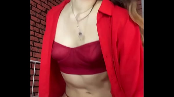 Kanaia joue avec ses pieds, vous allez adorer !