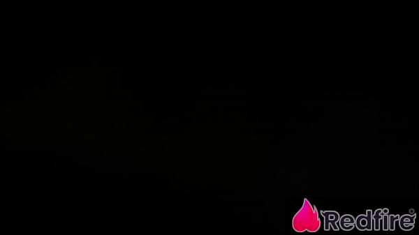 Loiraça da buça GG gozou fodendo no pelo com novinho dotado