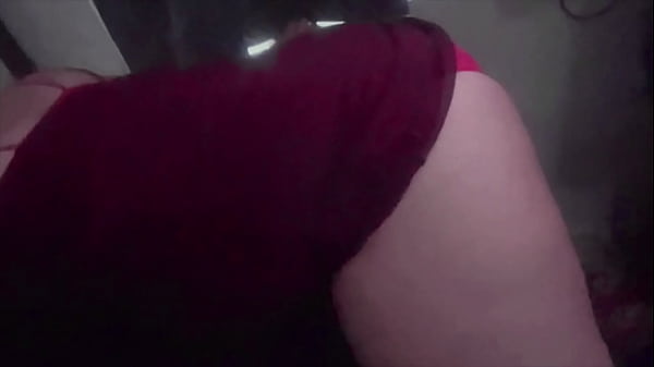 masturbandome con el sofa en el sofa