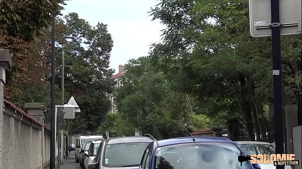 Alice exige un gaillard sévère pour son plaisir