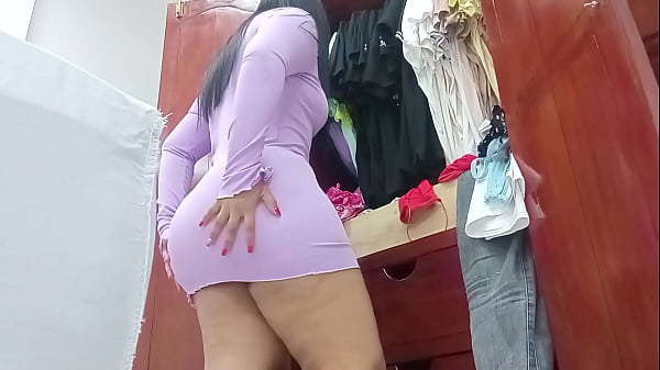 Cambiándose de ropa con una sirvienta ardiente