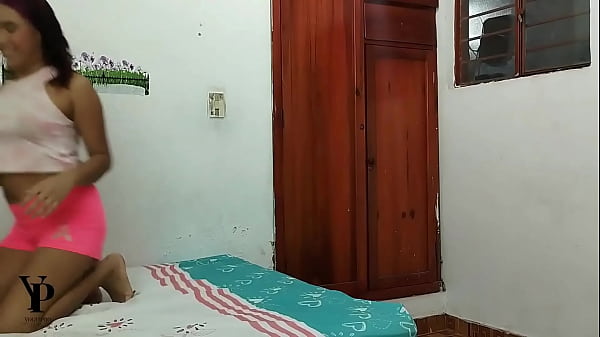 El mejor amigo de mi marido me da un polvo duro con su BBC mientras trabaja, ¡dejando mi coño lleno de su semen! – PORNO EN ESPAÑOL