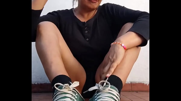 livestreaming on my youtube channel dazzy feet