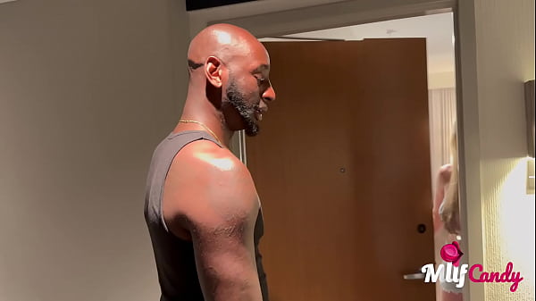 Trailer MILFCandy: Daphne the Coach gets her Ballplayer