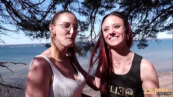 Arianna se fait baiser par une coquine dans un trio FFH