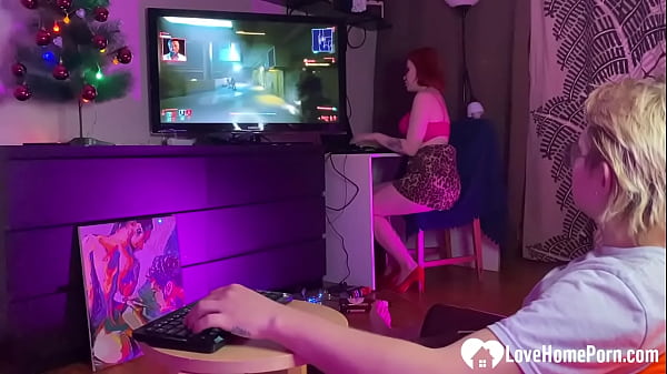 Babe sucks me off while I watch TV