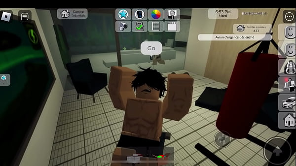 Meuf chaude m’interrompt dans mon échauffement sur roblox, je suis obligé de la soulever !!
