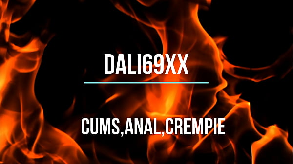 Mi madrastra deja que le chupe el coño en un video.