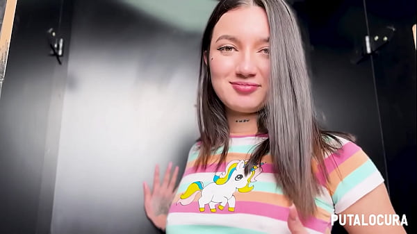 PutaLocura – La teen cachonda Sara Villegas es una viciosa del semen en este GloryHole