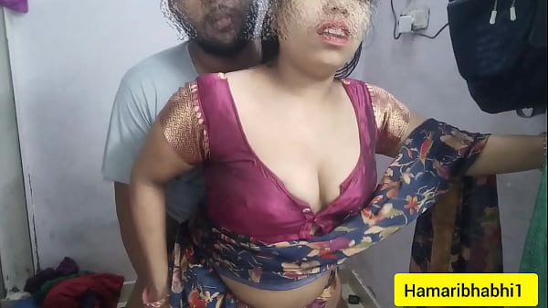 Hot Indian Desi Bhabhi Ki Saree Utha ke Chudai. Indian Desi Bhabhi Saree Sex Video.