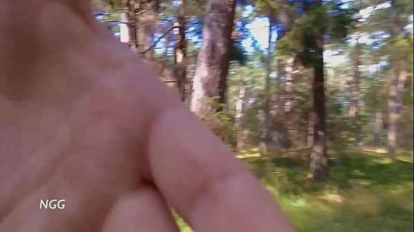 I GOT CAUGHT NAKED ON BUSY TRAIL