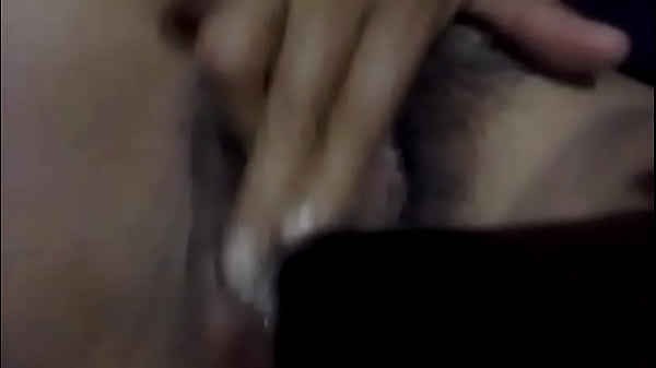 stifmaster14 .la puta de mi vecina  milf me envia chats calientes y videos masturbandose hasta correrse