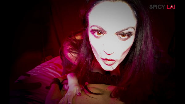 La moglie troia di Beetlejuice mi succhia l’anima la notte di Halloween