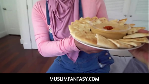 MuslimFantasy  –  Chubby Girl In Hijab Offers Her Virginity On A Platter – POV