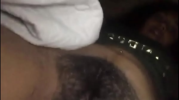 Se toca la panocha y me manda un vídeo de su vagina peluda