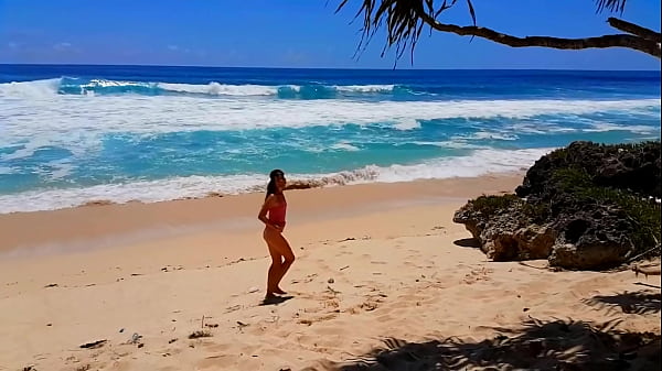 Sexy Hairy Milf Shows Pussy And Butt Plug On Public Beach