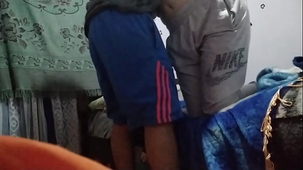 A mi hermanastra le gusta que la folle duro en las noches mientras todos duermen