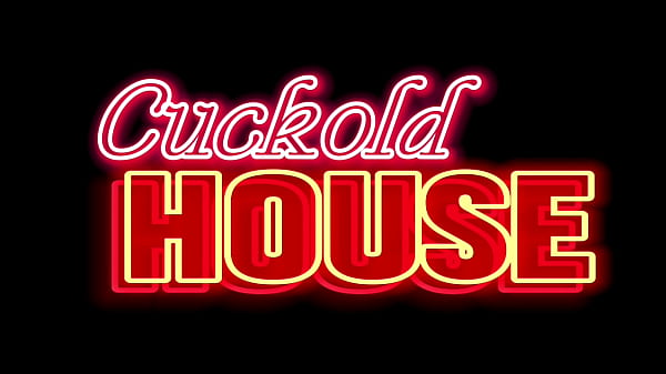 Ela tinha uma condição para foder com amigos do marido corno: só dar o cú