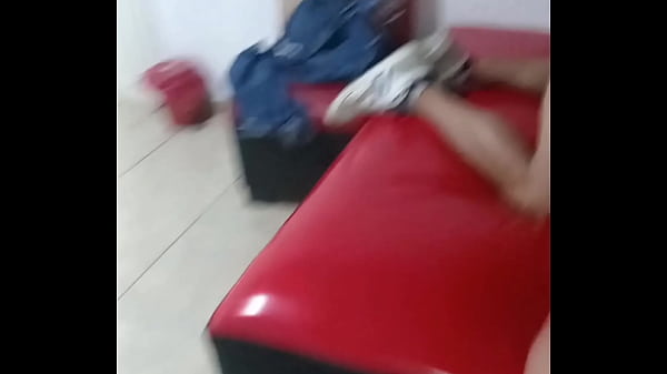 Esposa hace doble penetración con chicos vergones