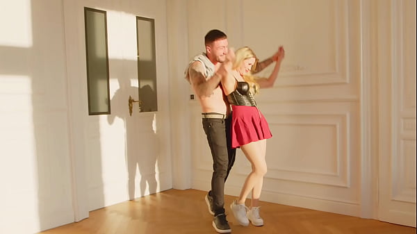 Maya Rose nos regala su culo para que lo perforemos con nuestras enormes pollas