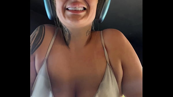 Treinando academia de biquíni fio dental de frente de um hotel em Copacabana rj ! E um hóspede estava me filmando e batendo punheta vendo meu rabo com o biquíni rasgado no meu cu qui tesão q deu!