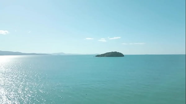 Drone flagra casal em sexo na lancha em alto mar