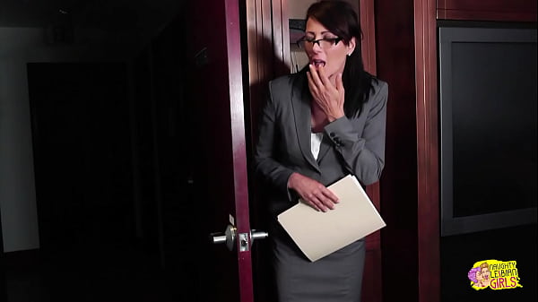 Super quickly they entered the room so they could have super hot lesbian group sex