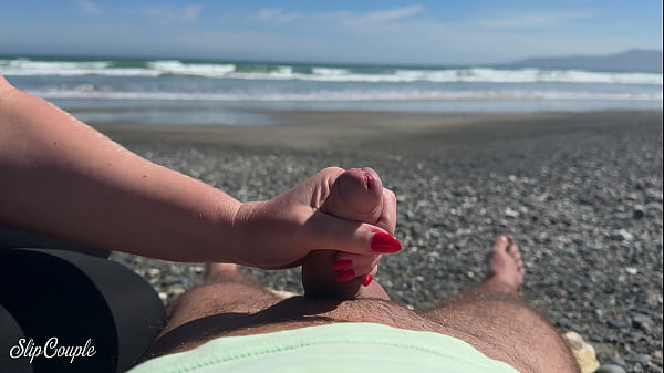 Cute Babe have fun on the Beach – Sloppy Handjob and Blowjob and reverse Cowgirl :P Public