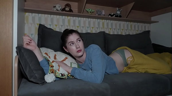 Deux soeurs espionnent leurs parents faire l’amour.