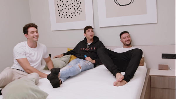 Ebony Girl Wants to Try Feeling 3 Cocks in her Body at the same time!! Zaawaadi