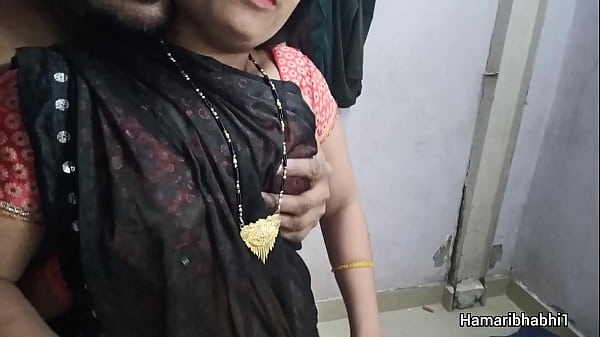 Indian Desi XXX Hot Bhabhi ki zabardast chudai. Indian saree sex.
