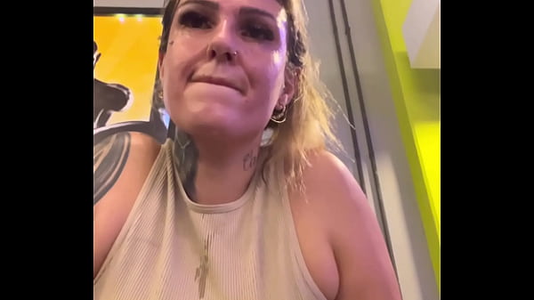 Nossa não vi que a minha camisa ficou transparente com o suor qui delicia na academia!