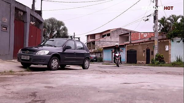 Novinha dando pro entregador