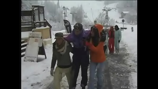 Axelle se fait baiser au ski 2