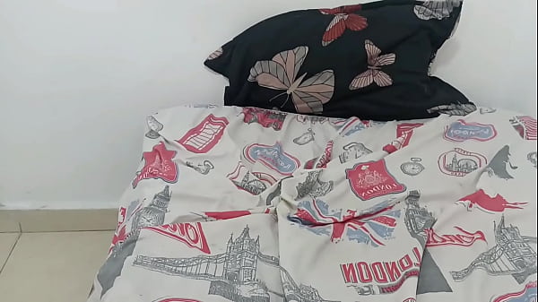 pijamada con mi hermanastra termina en una manoseada y follada