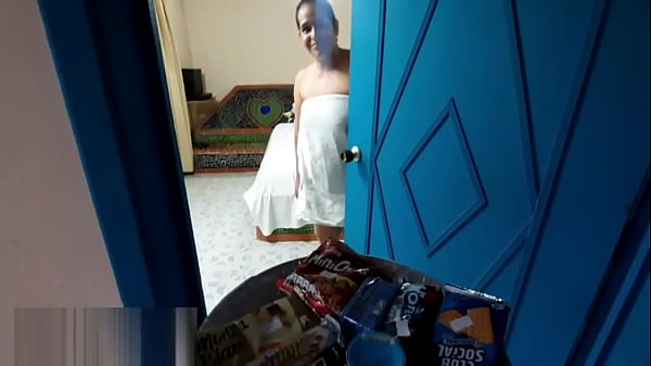 Un servicio muy especial a la habitación del Hotel termina en una rica follada con una rica con el botones – Hot Milf  – CumShot – Porno En Español